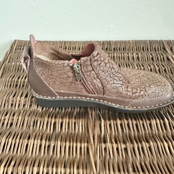 Algeria Floral Butterfly Boot - Picture 7 of 13